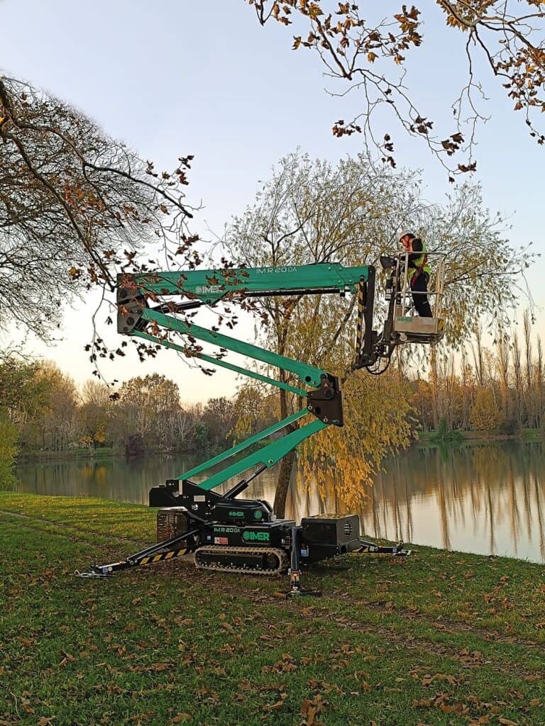 IM R 65 / 20 DA Pro reaching over a lake shoreline for tree work