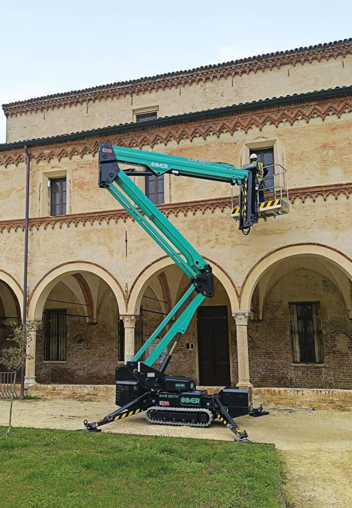 IM R 65 / 20 DA Pro set up on outriggers in a courtyard